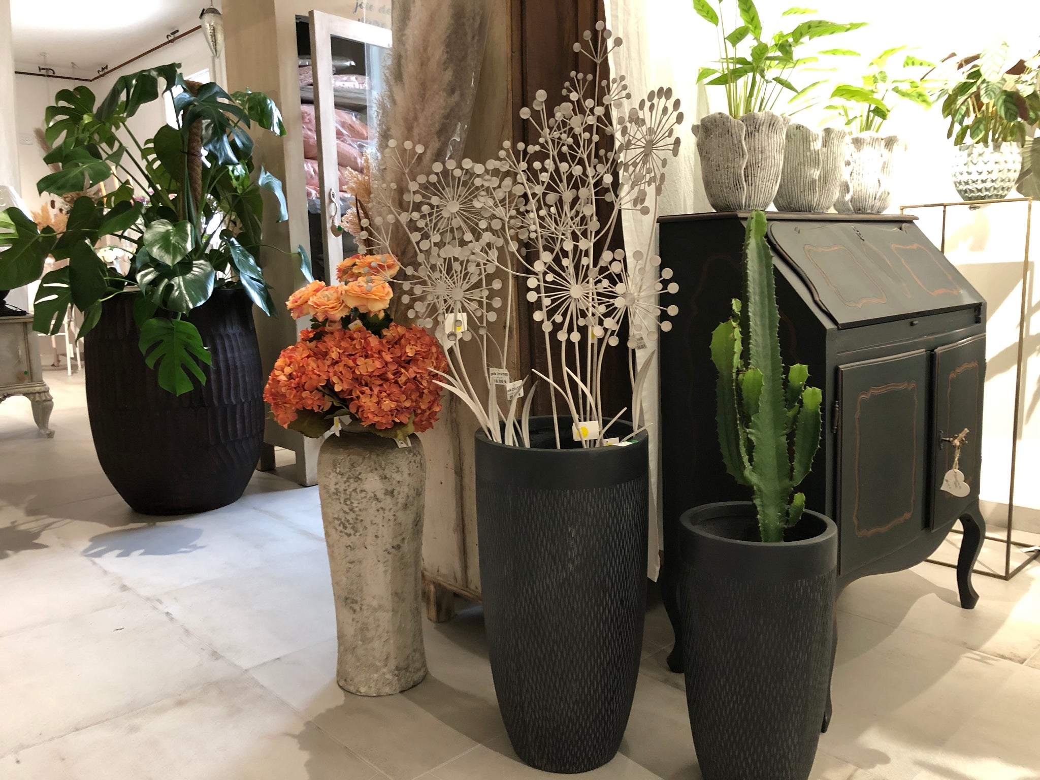 Letto Di Fiori Della Margherita Dei Crisantemi Con La Decorazione Della Testa Della Statua 94817109 Letto Di Fiori Della Margherita Dei Crisantemi Con La Decorazione Della Testa Della Statua 94817109