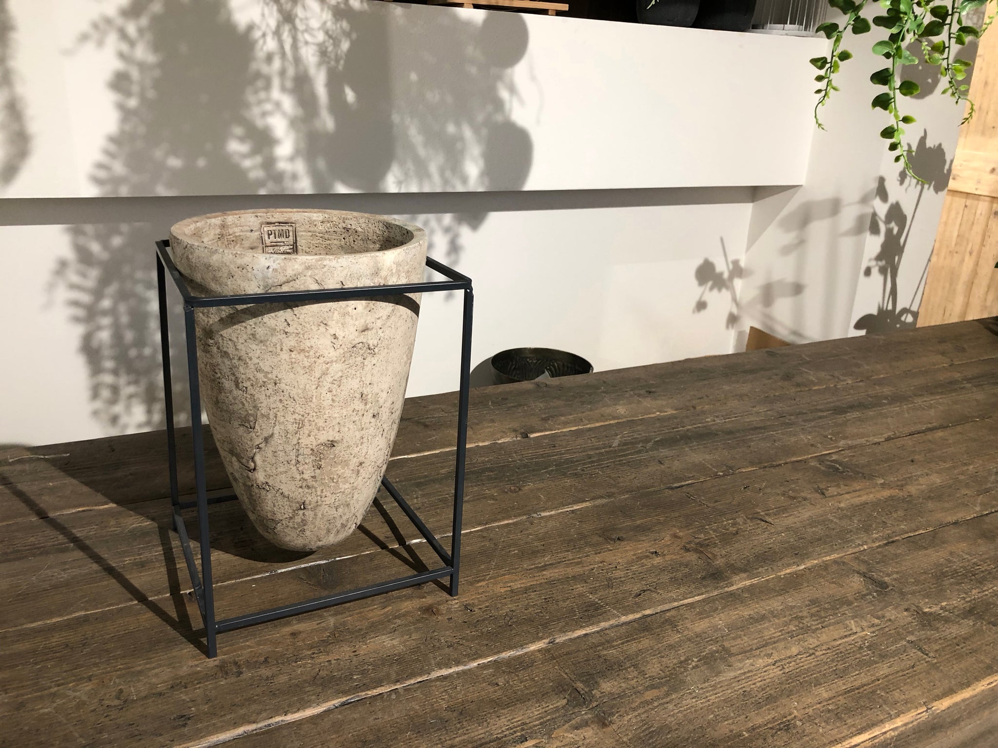 Kira light brown cement pot metal base round L