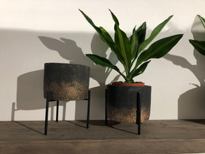 Aimy grey gold cement pot on iron base round