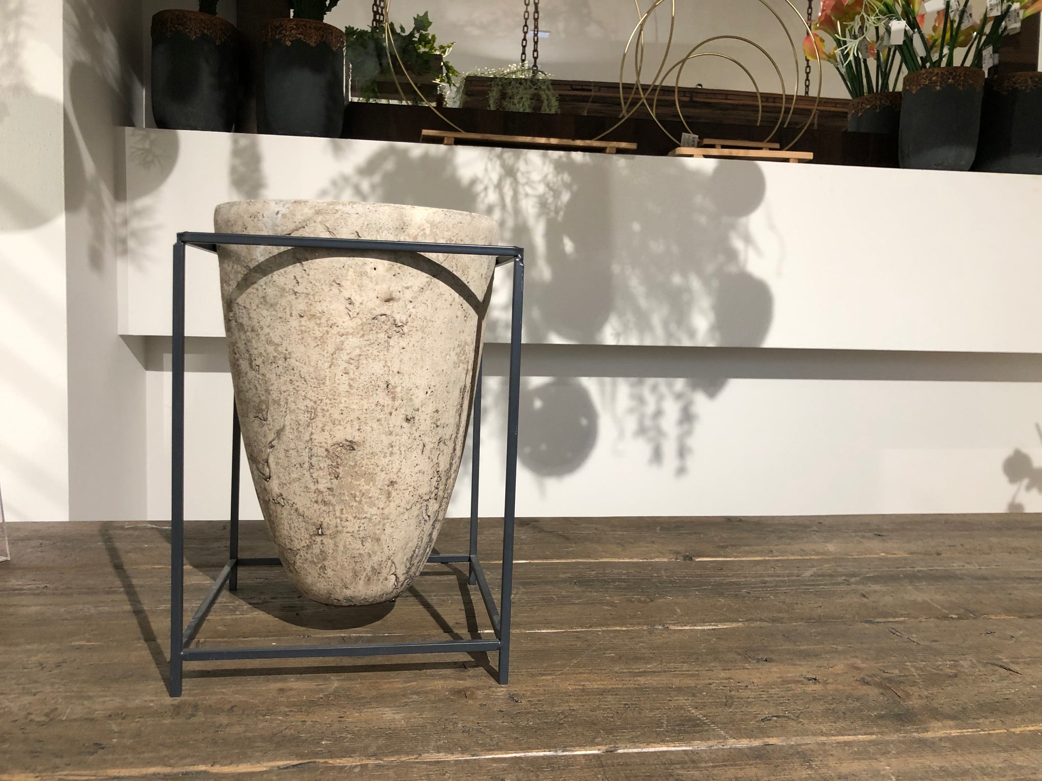Kira light brown cement pot metal base round L