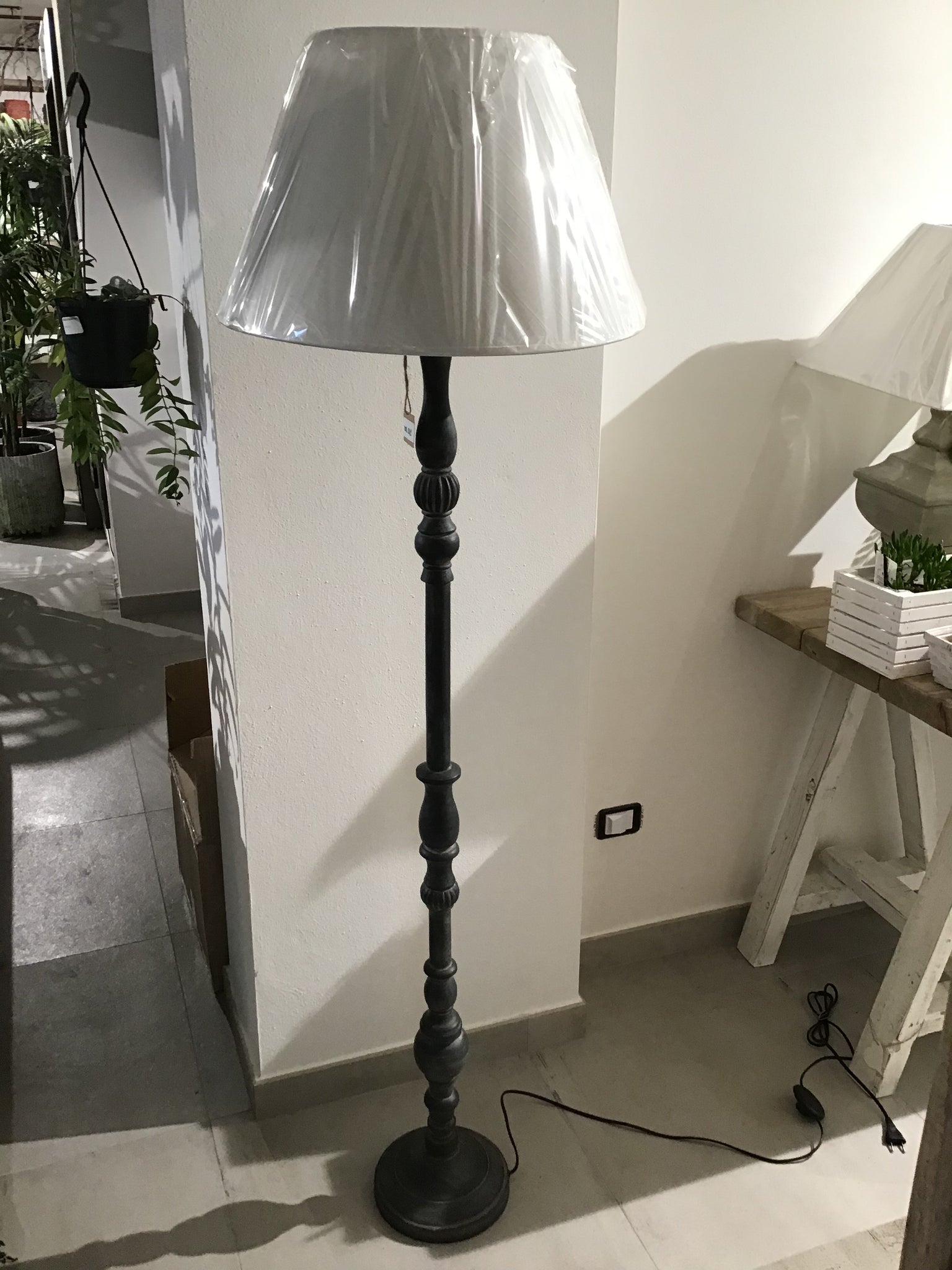 Lampada base in legno nera
